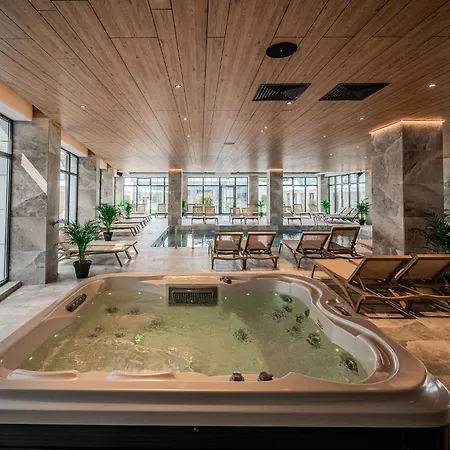 Unique 4u In Odyssey Spa&pool-parking Apartament