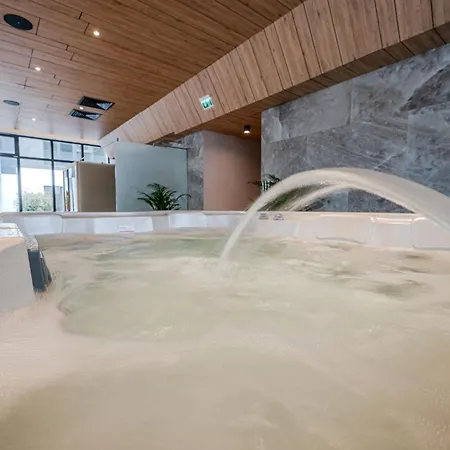 Unique 4u In Odyssey Spa&pool-parking Apartament Mamaja