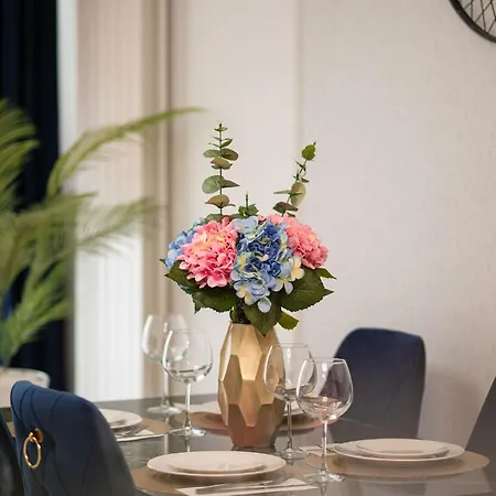 Unique 4u In Odyssey Spa&pool-parking Apartament Mamaja